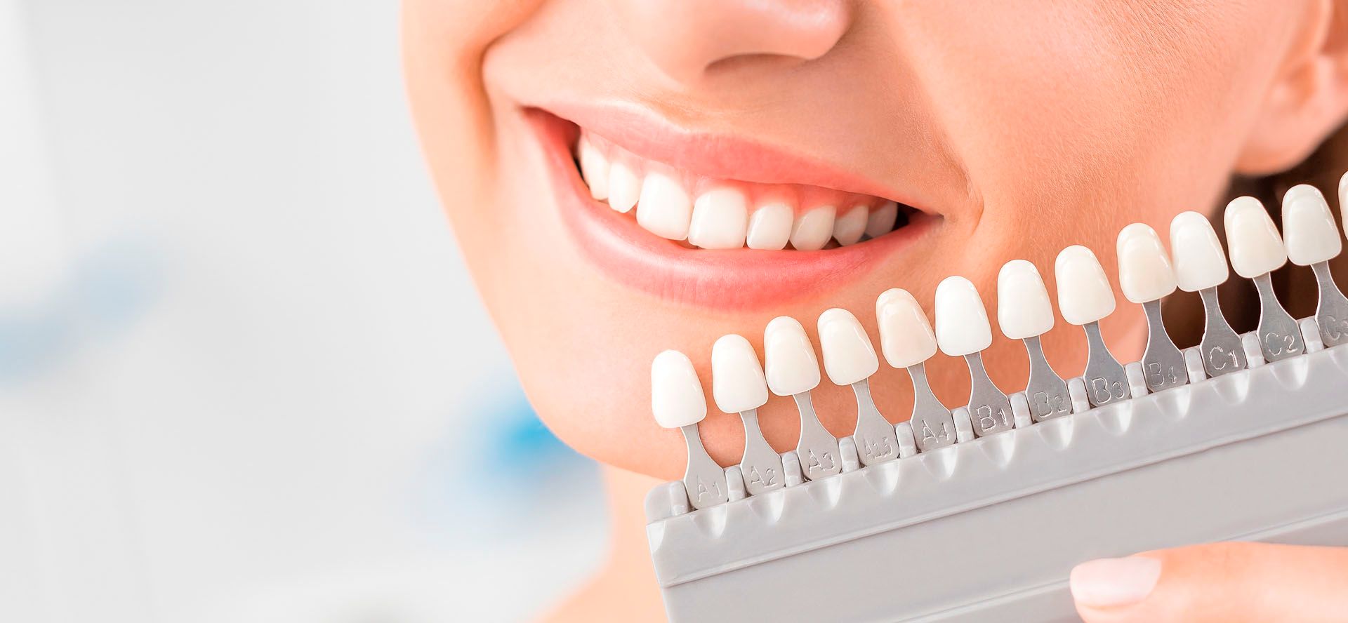 Brillantino sul dente: perché è importante rivolgersi a un odontoiatra